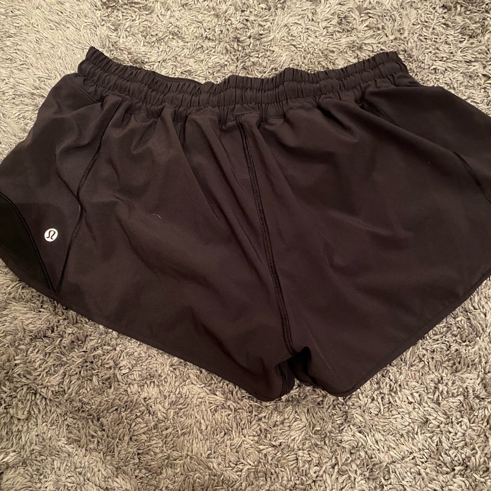 WORN ONLY A HANDFUL OF TIMES Lululemon Hotty Hot Shorts 2.5